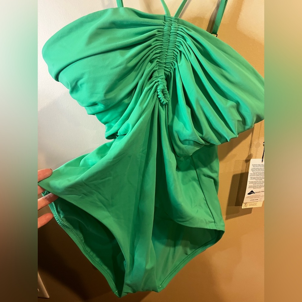 NWT CALIA SHIRRED CUTOUT ONE
PIECE SWIM SUIT GREEN GLOW 14 Tummy Control